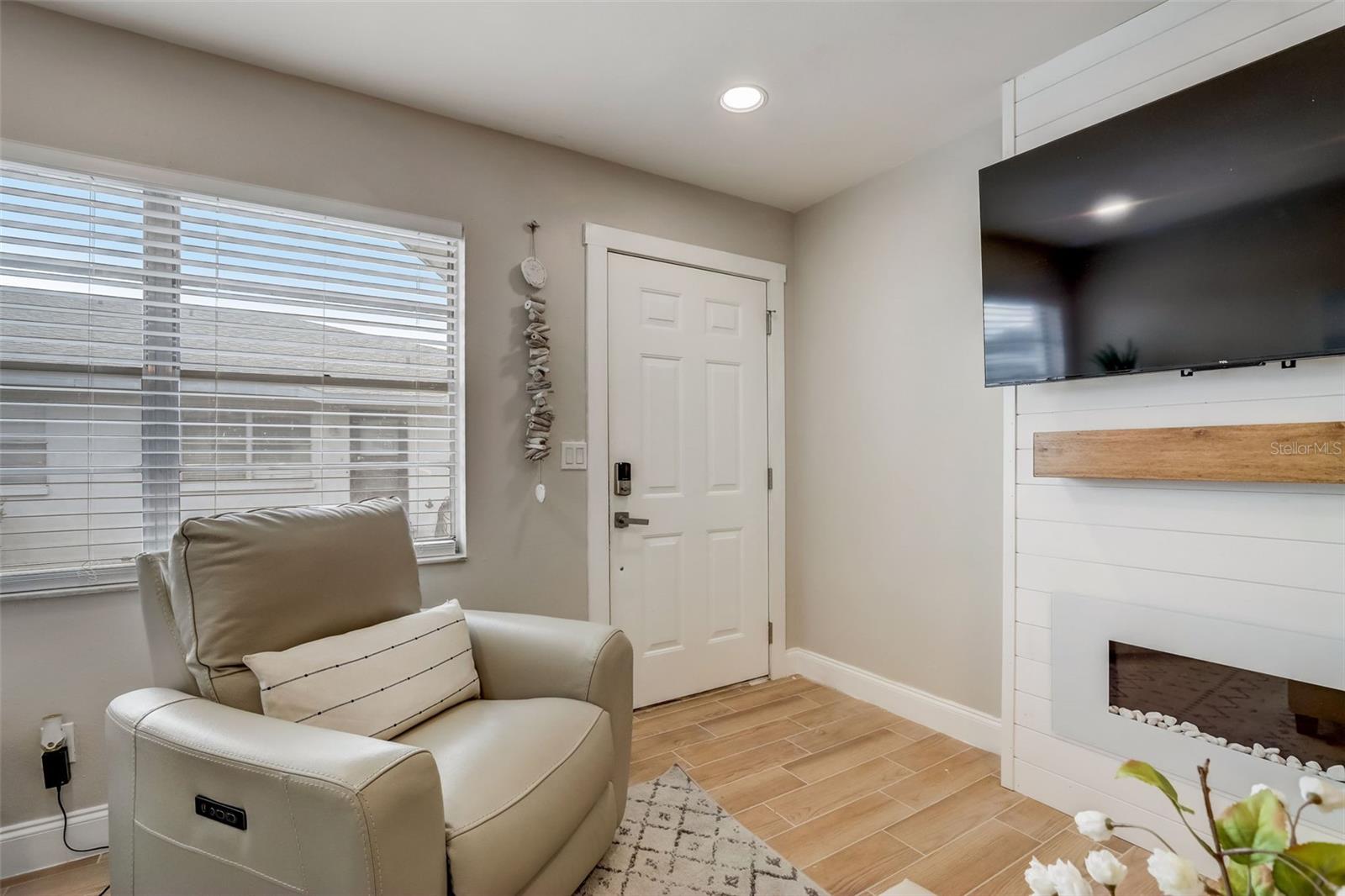 BAY CREST CONDO PH I - Residential