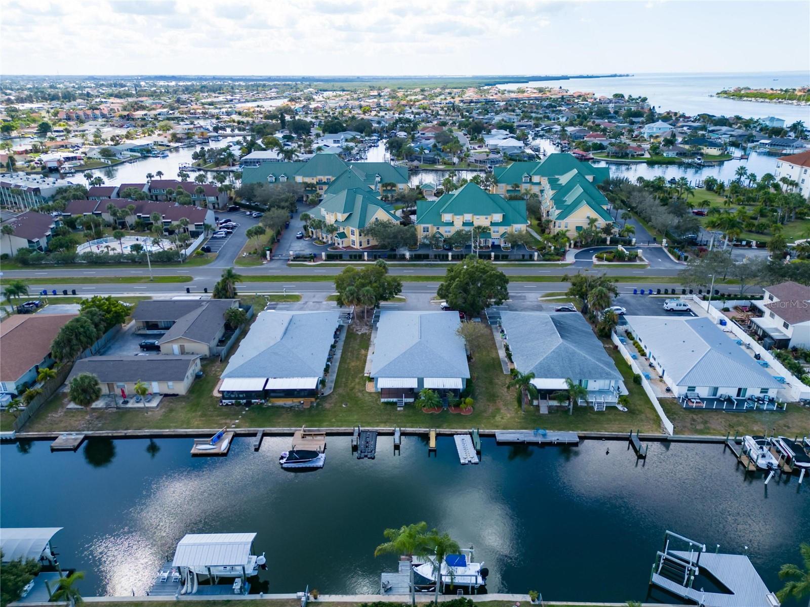 BAY CREST CONDO PH I - Residential