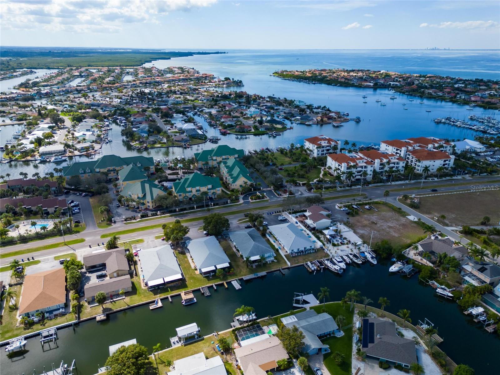 BAY CREST CONDO PH I - Residential