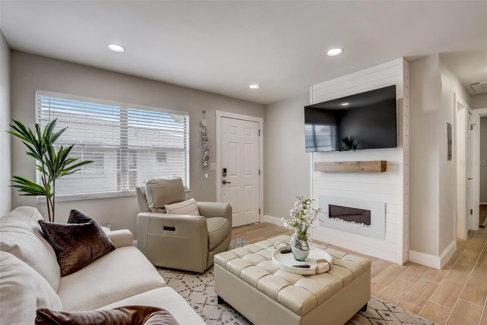 BAY CREST CONDO PH I - Residential