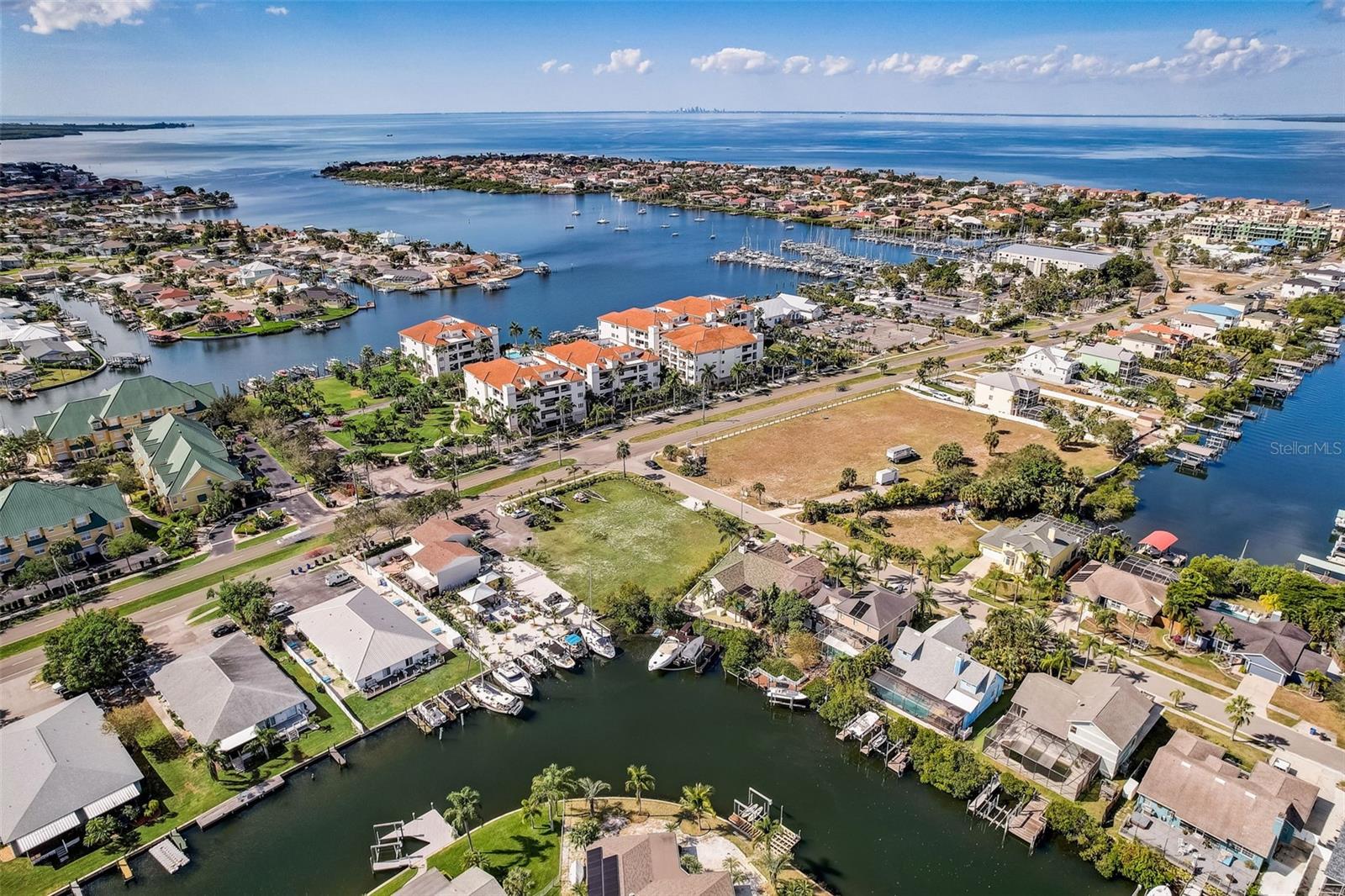 BAY CREST CONDO PH I - Residential