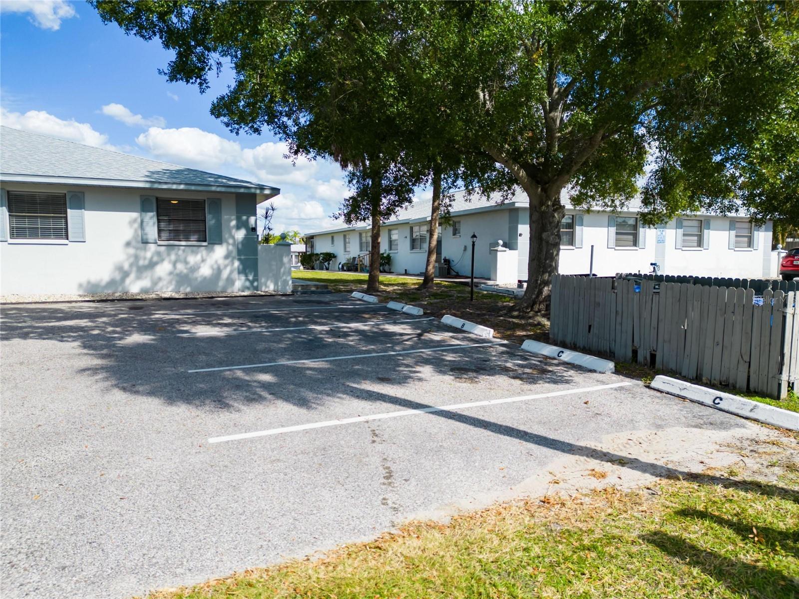 BAY CREST CONDO PH I - Residential