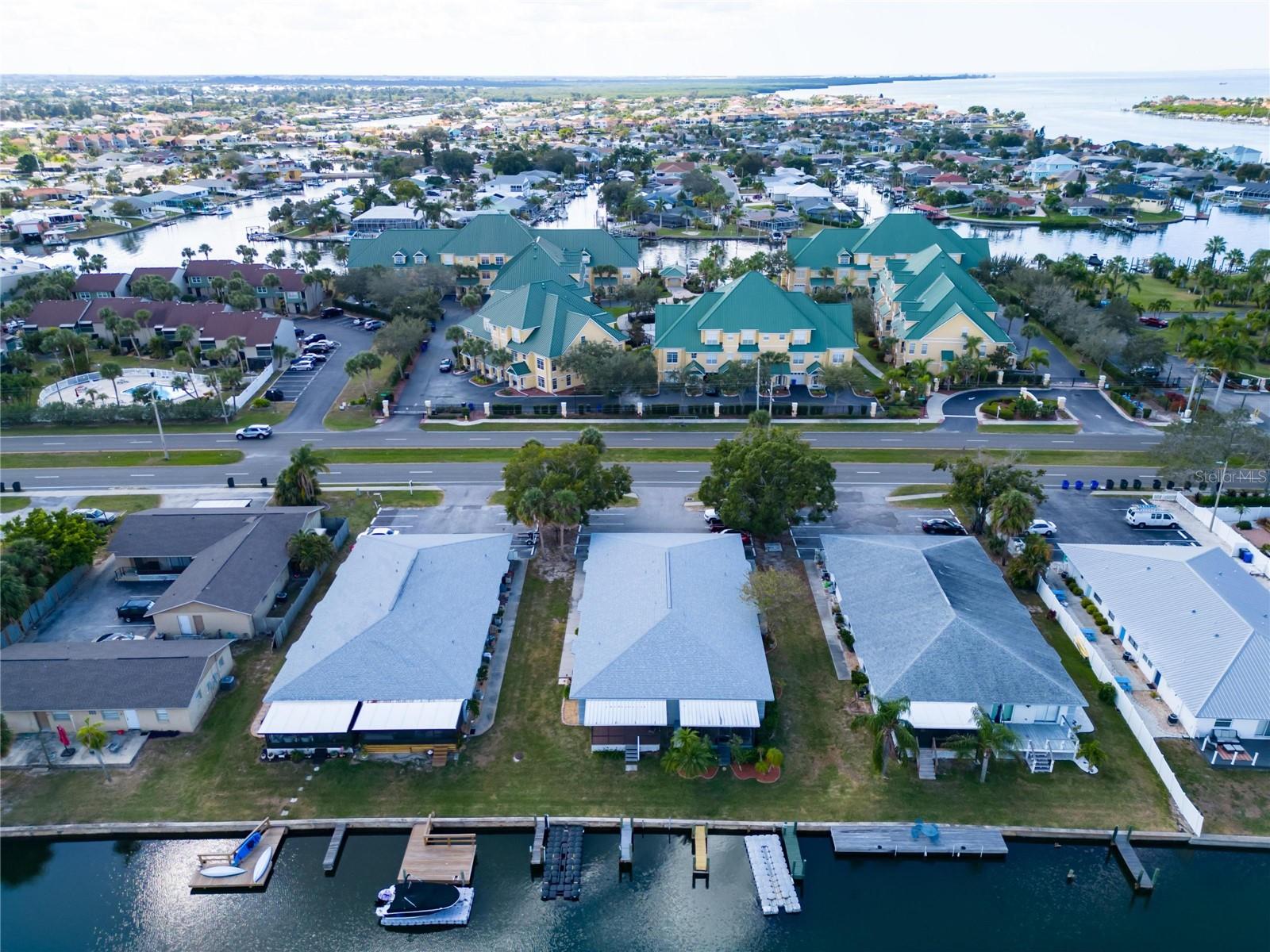 BAY CREST CONDO PH I - Residential