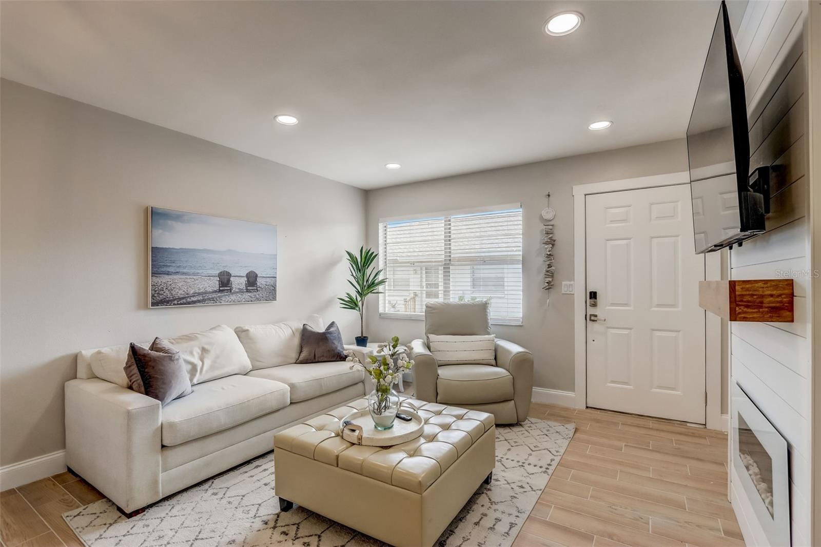 BAY CREST CONDO PH I - Residential