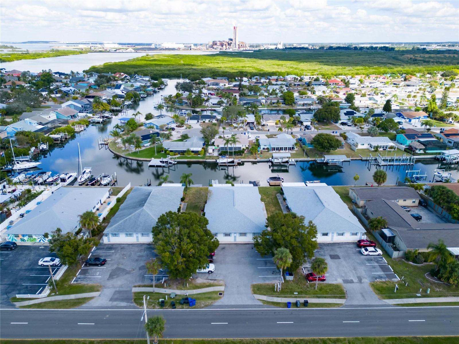 BAY CREST CONDO PH I - Residential