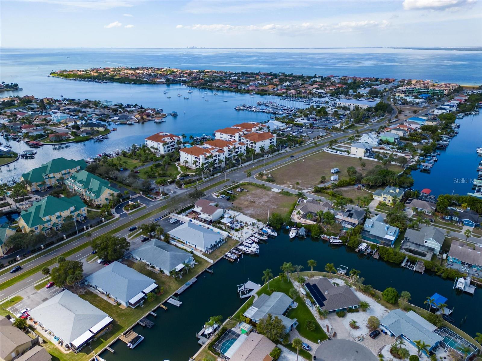 BAY CREST CONDO PH I - Residential