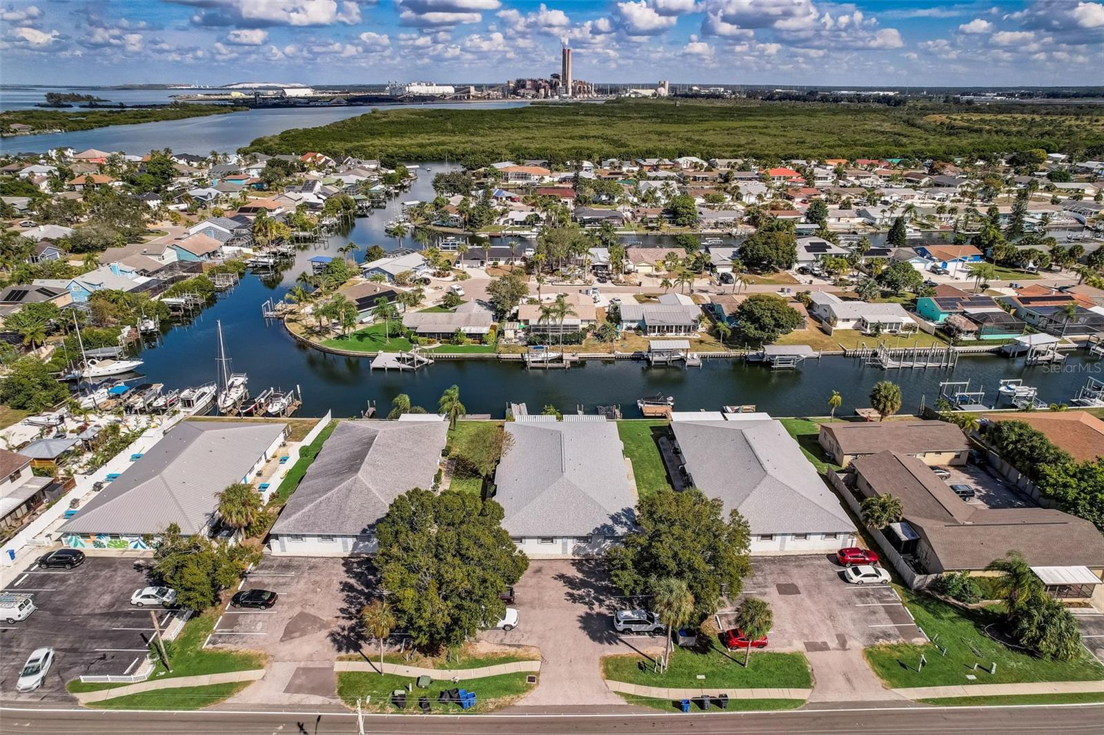 BAY CREST CONDO PH I - Residential