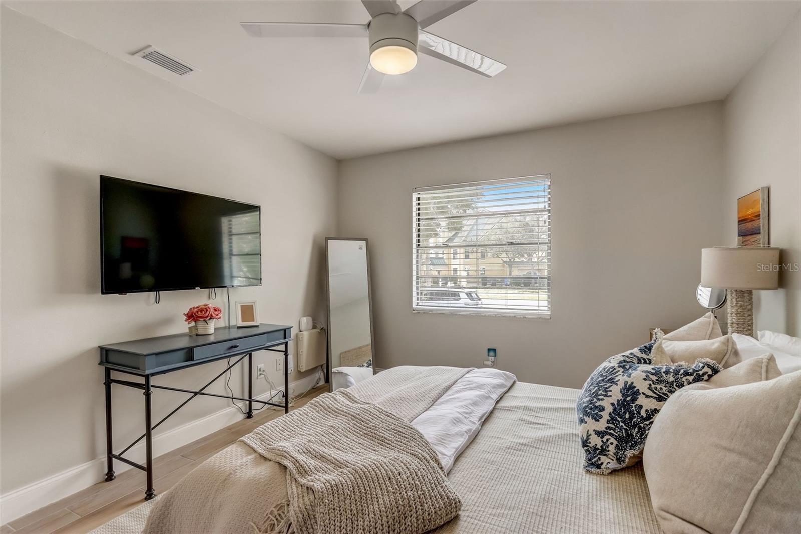 BAY CREST CONDO PH I - Residential