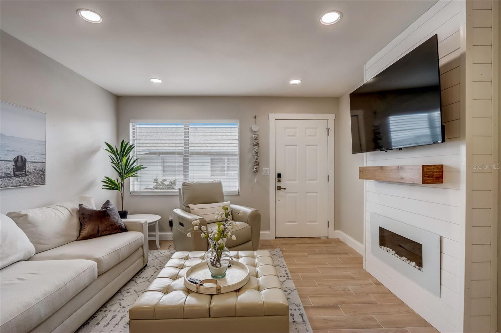 BAY CREST CONDO PH I - Residential