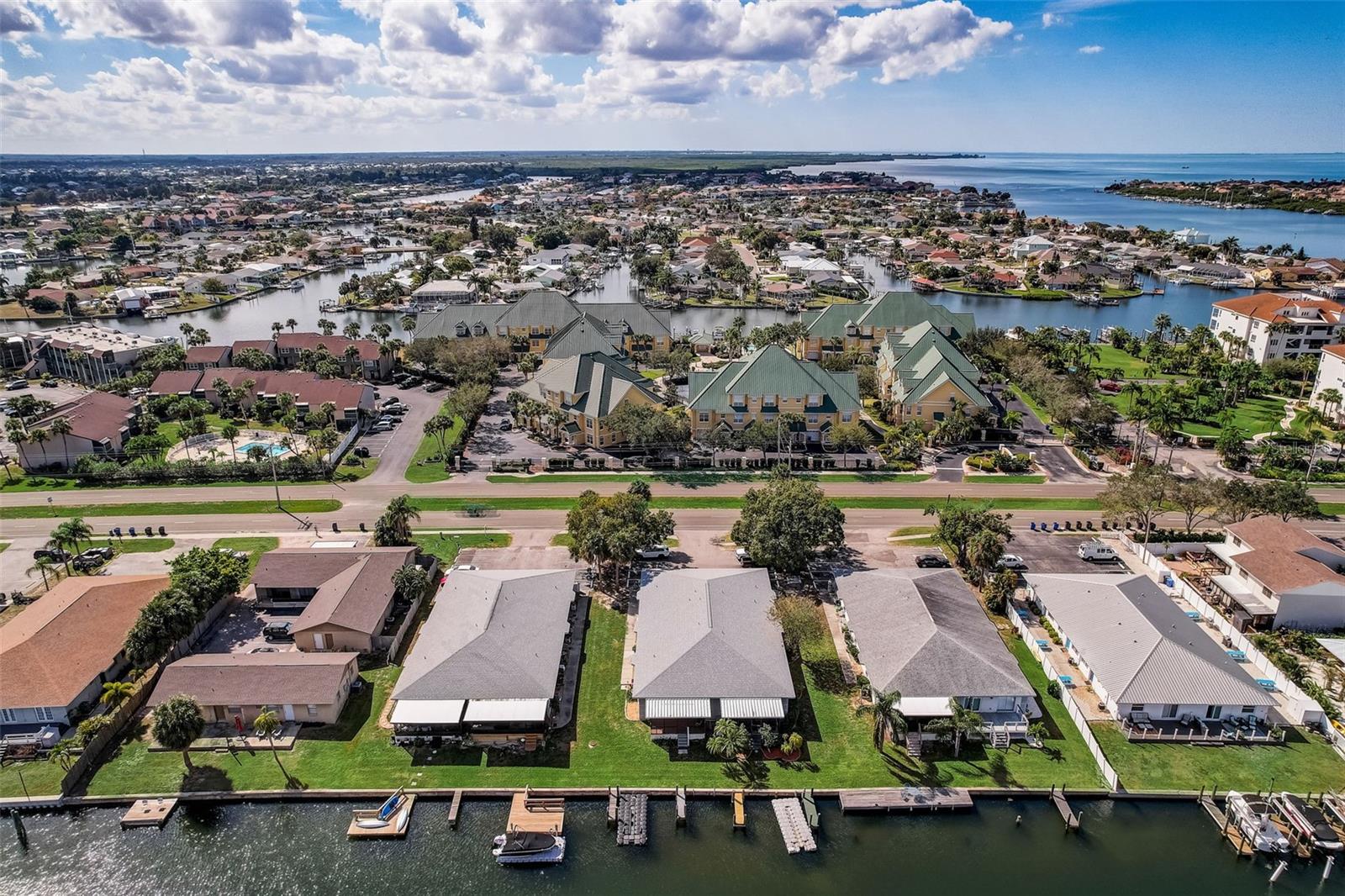 BAY CREST CONDO PH I - Residential