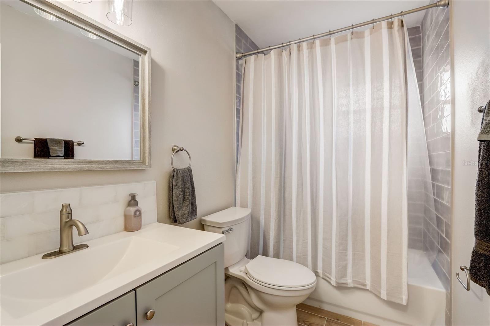 BAY CREST CONDO PH I - Residential