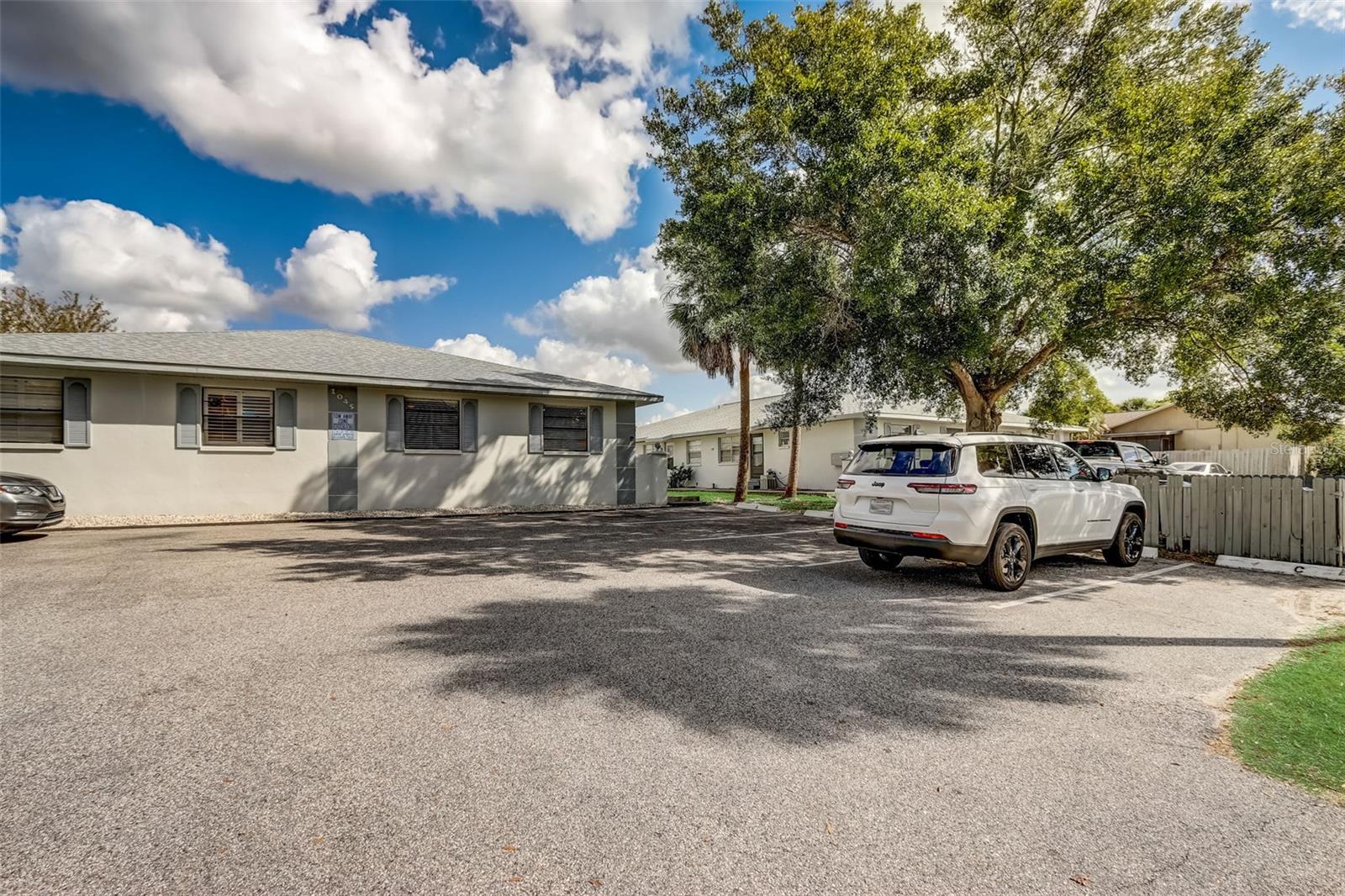 BAY CREST CONDO PH I - Residential