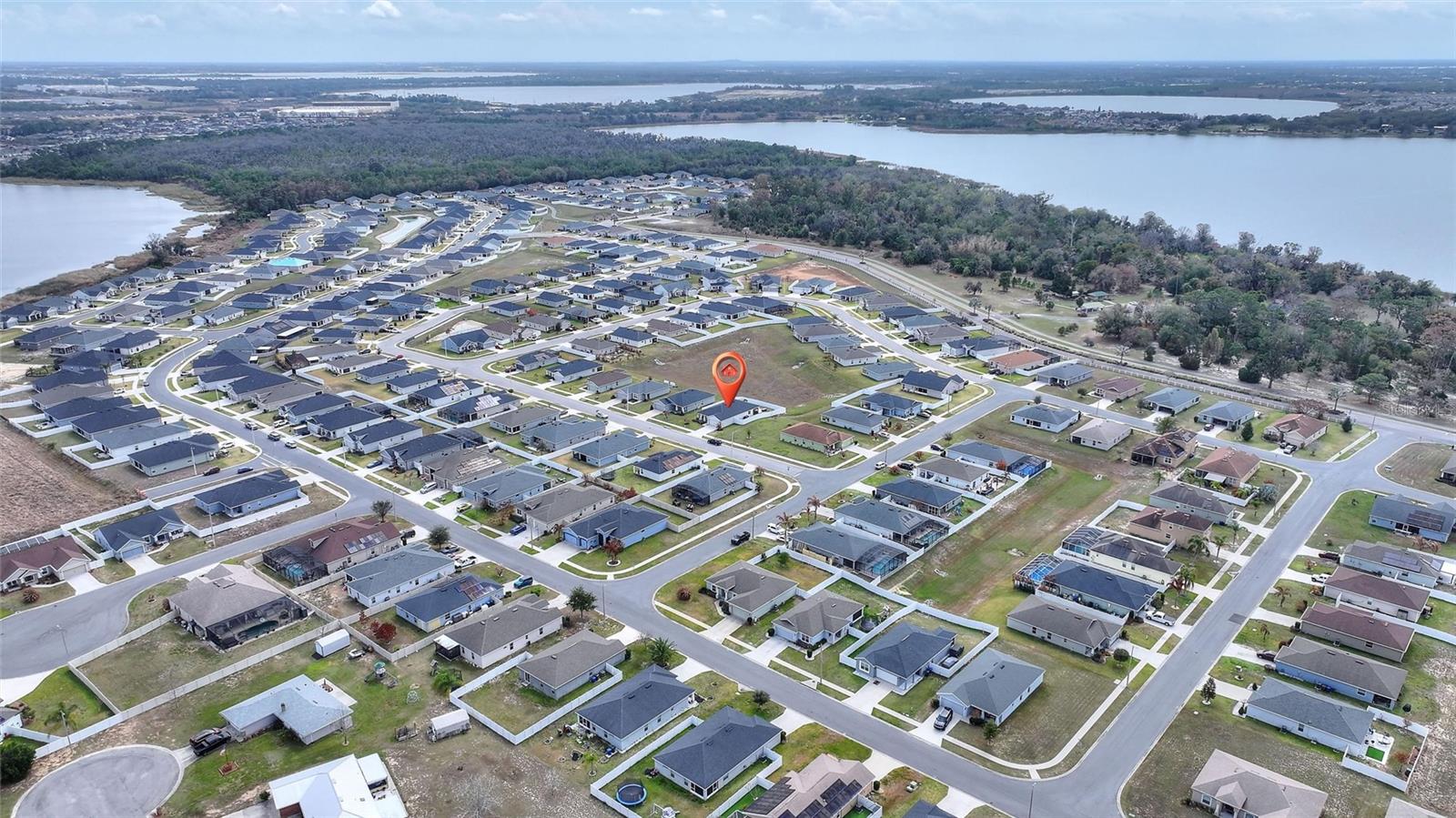 THE LAKES - Residential