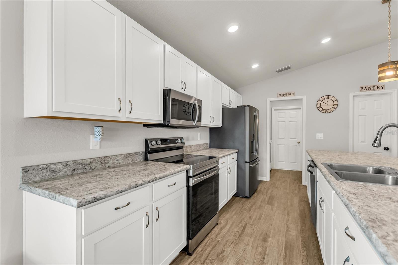 THE LAKES - Residential