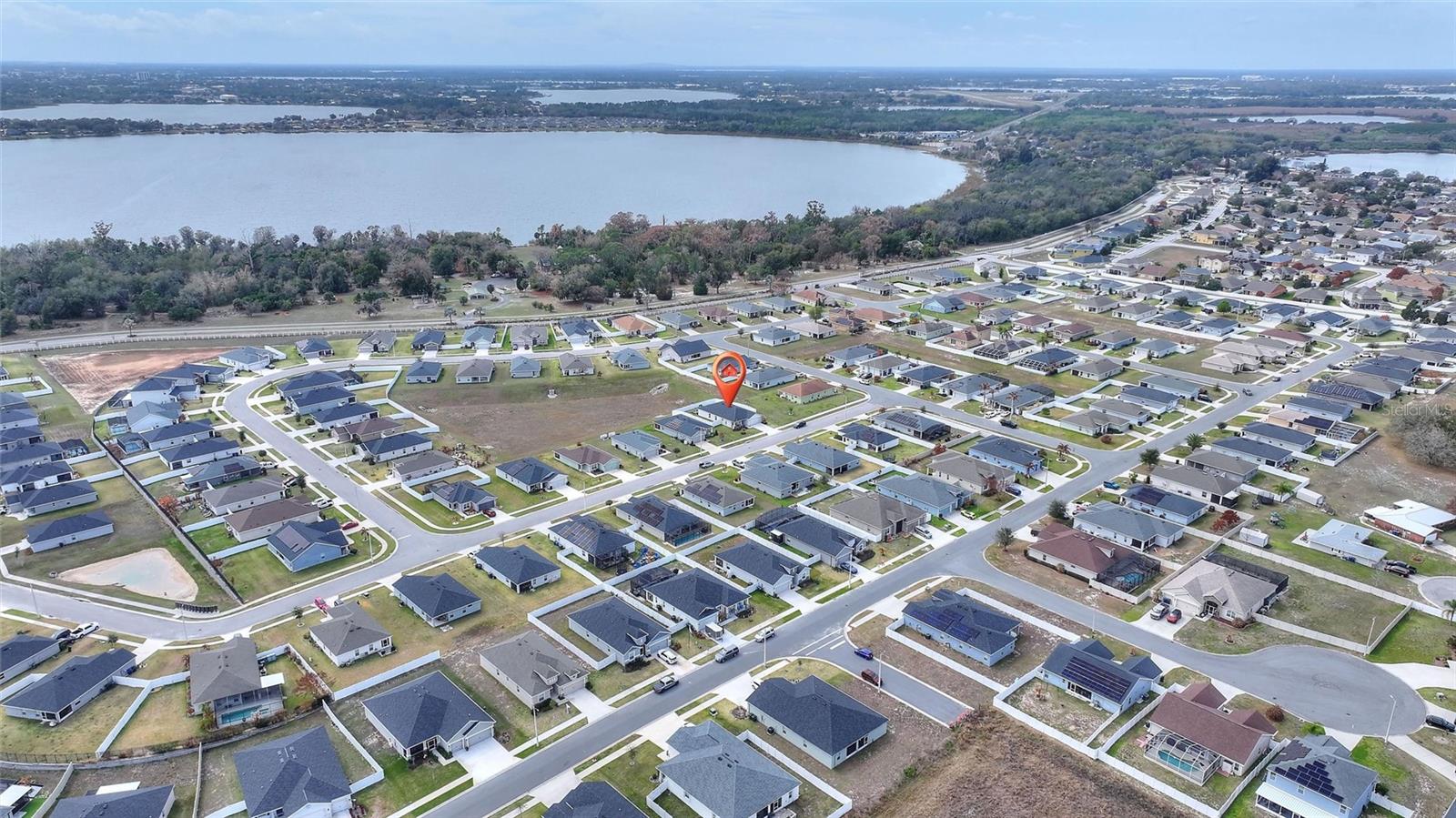 THE LAKES - Residential