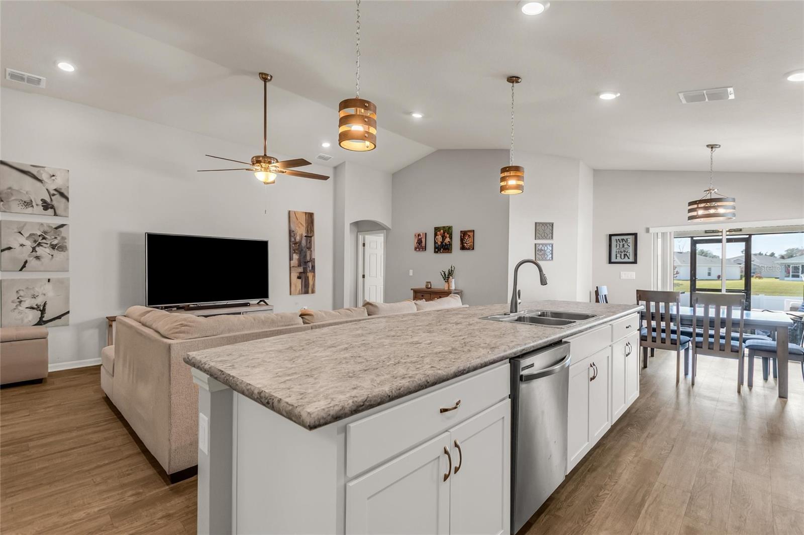 THE LAKES - Residential