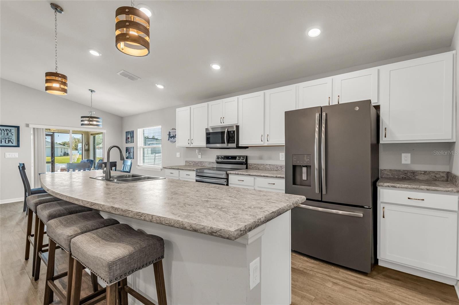 THE LAKES - Residential