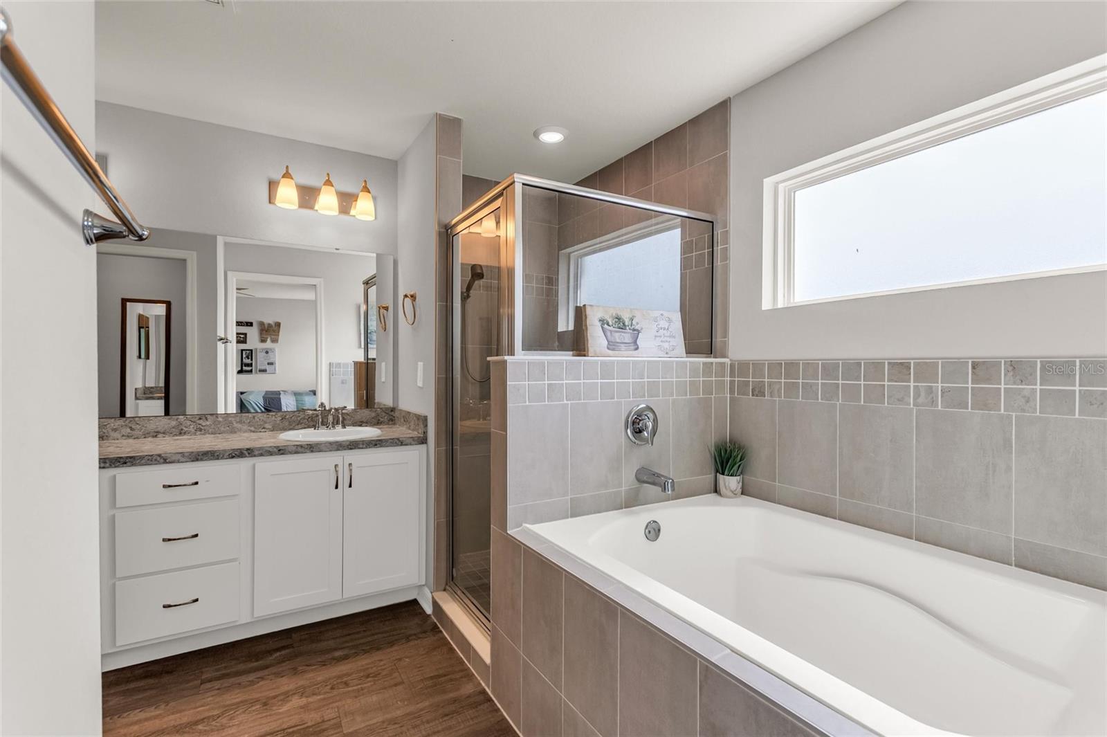 THE LAKES - Residential