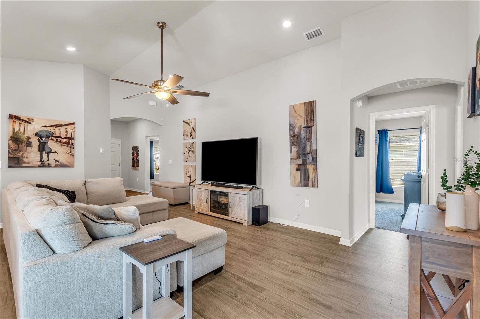 THE LAKES - Residential