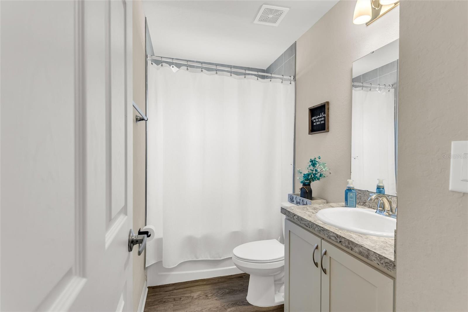 THE LAKES - Residential