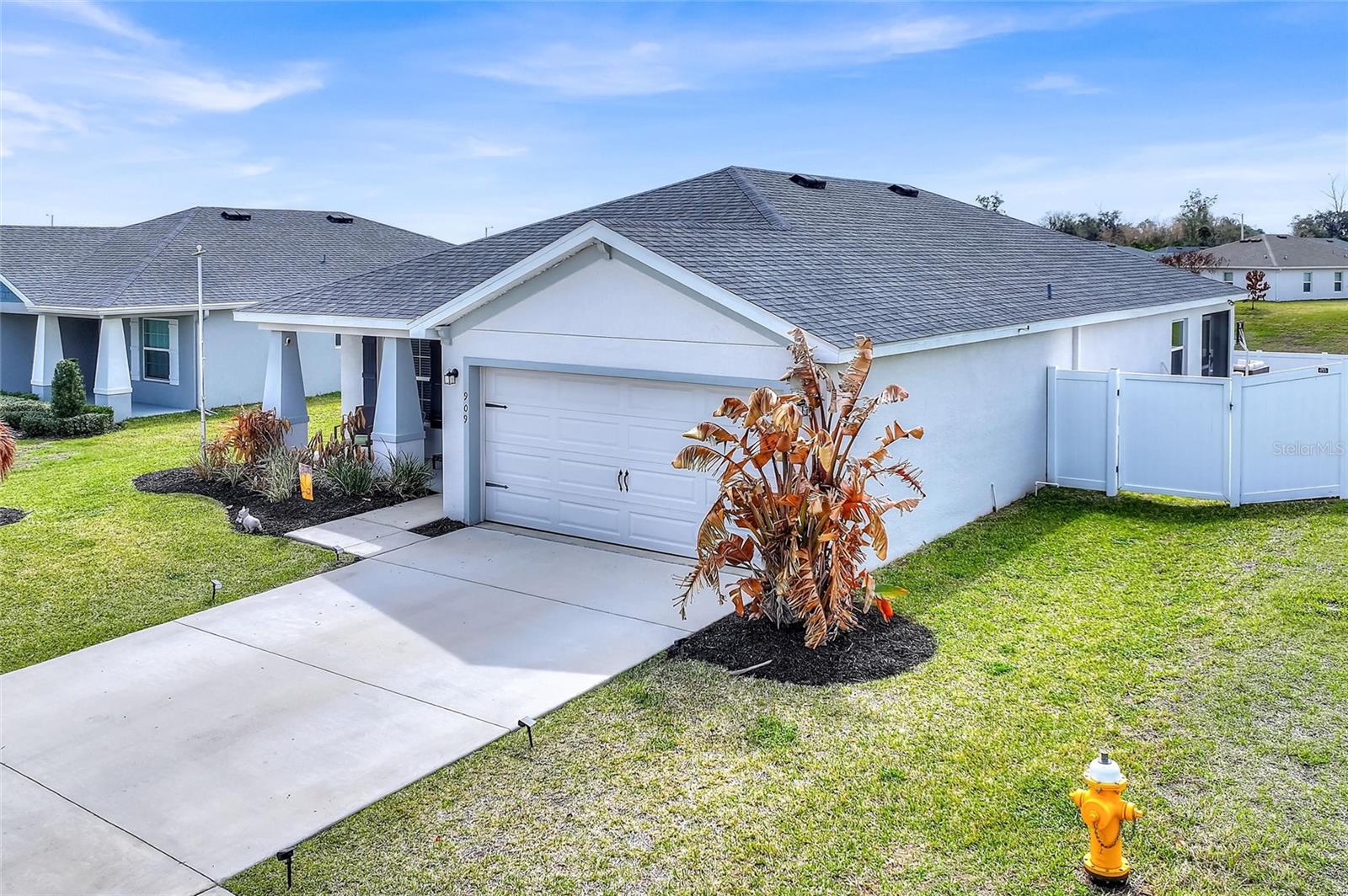 THE LAKES - Residential