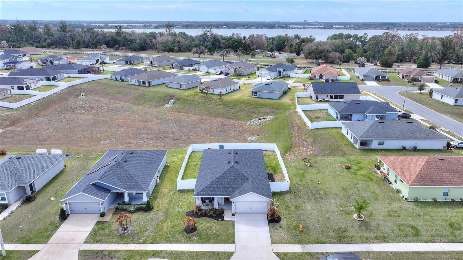 THE LAKES - Residential