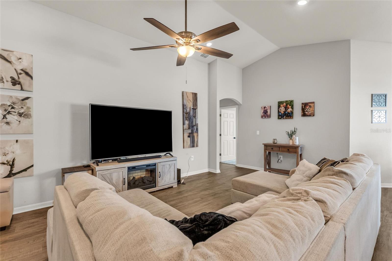 THE LAKES - Residential