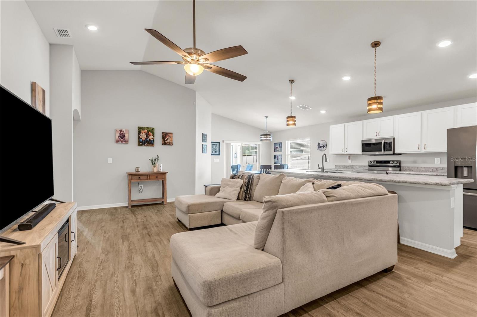 THE LAKES - Residential