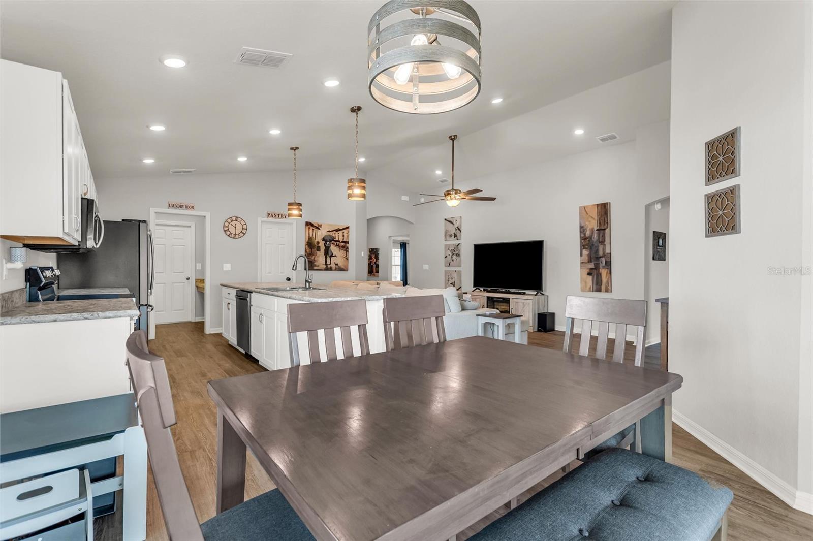 THE LAKES - Residential