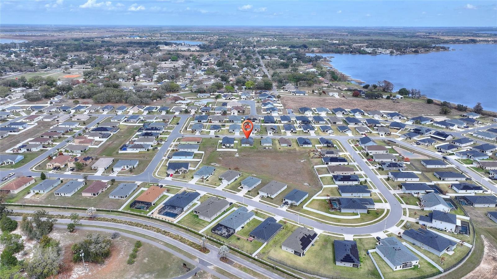 THE LAKES - Residential