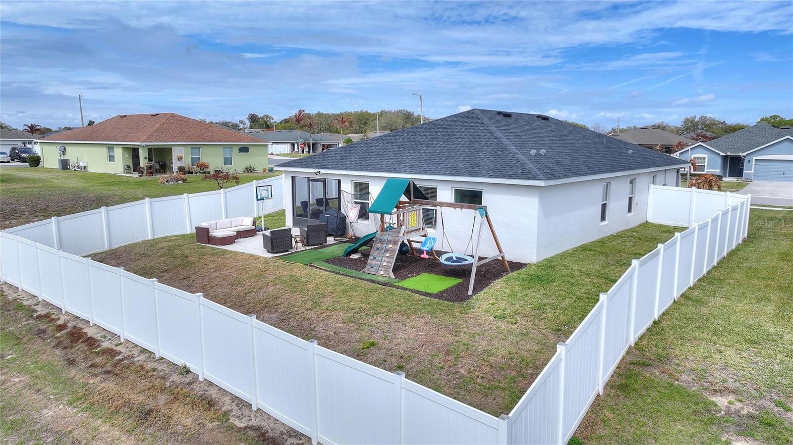 THE LAKES - Residential