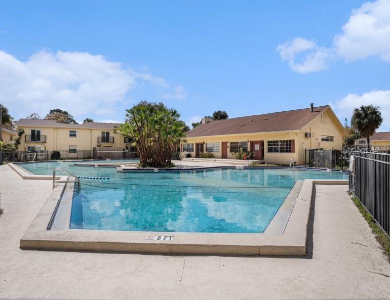 GREENS OF TOWN'N COUNTRY CONDOMINIUMS - Residential