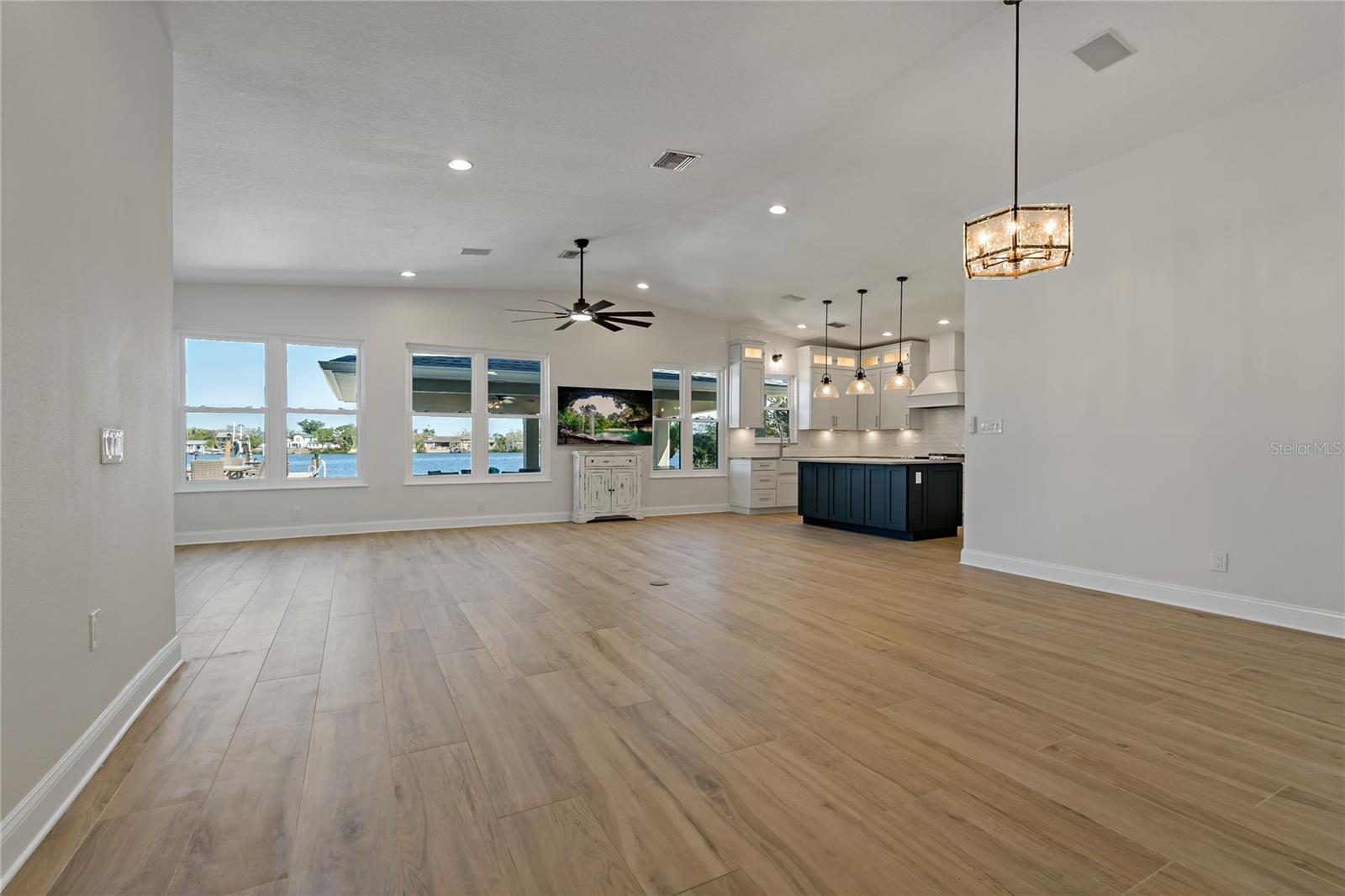 714 BAYSHORE DRIVE