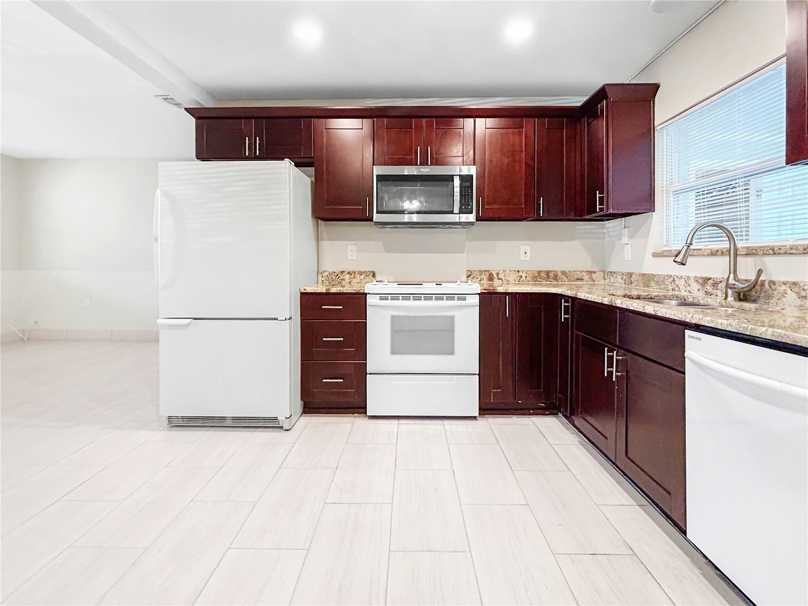 CAREYS PIRATES POINT - Residential