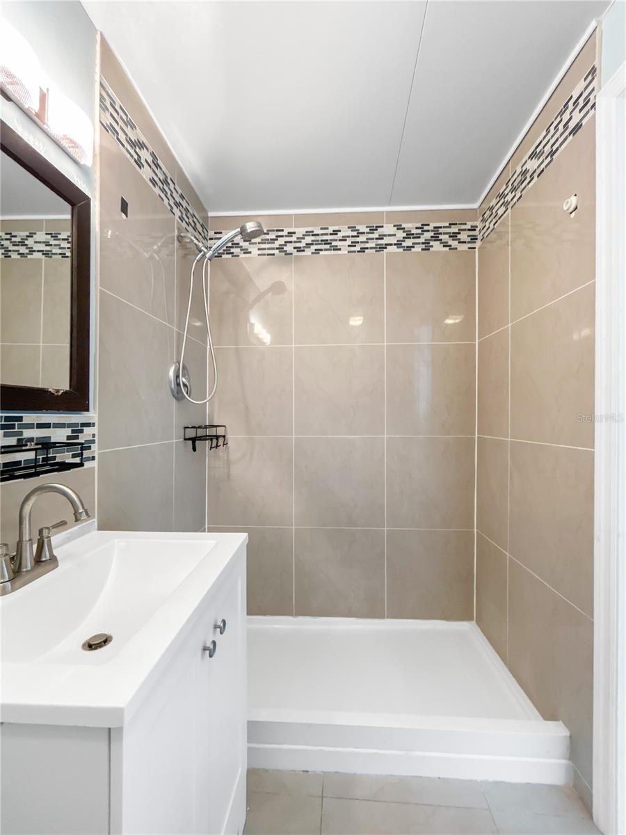 CAREYS PIRATES POINT - Residential