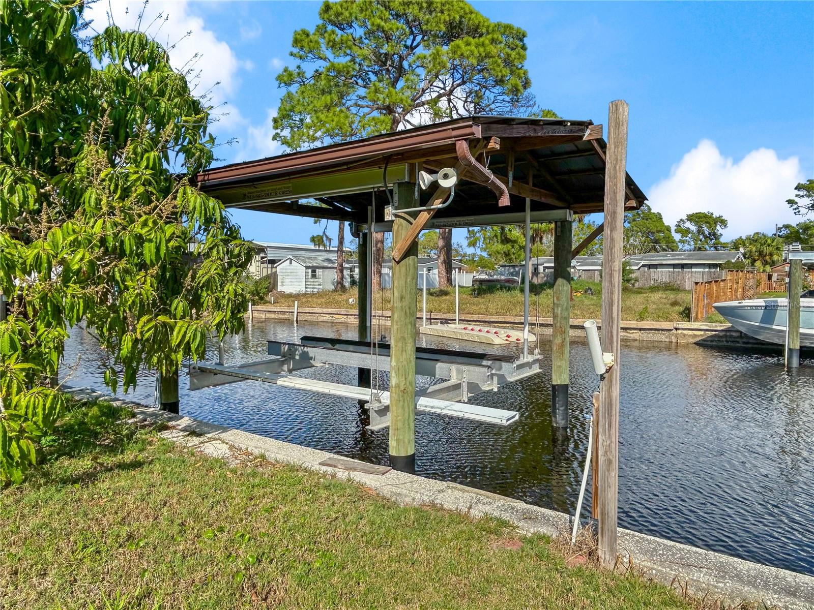 CAREYS PIRATES POINT - Residential