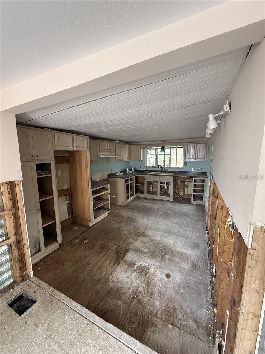 SEA HORSE MOBILE HOME PARK CONDO - Land