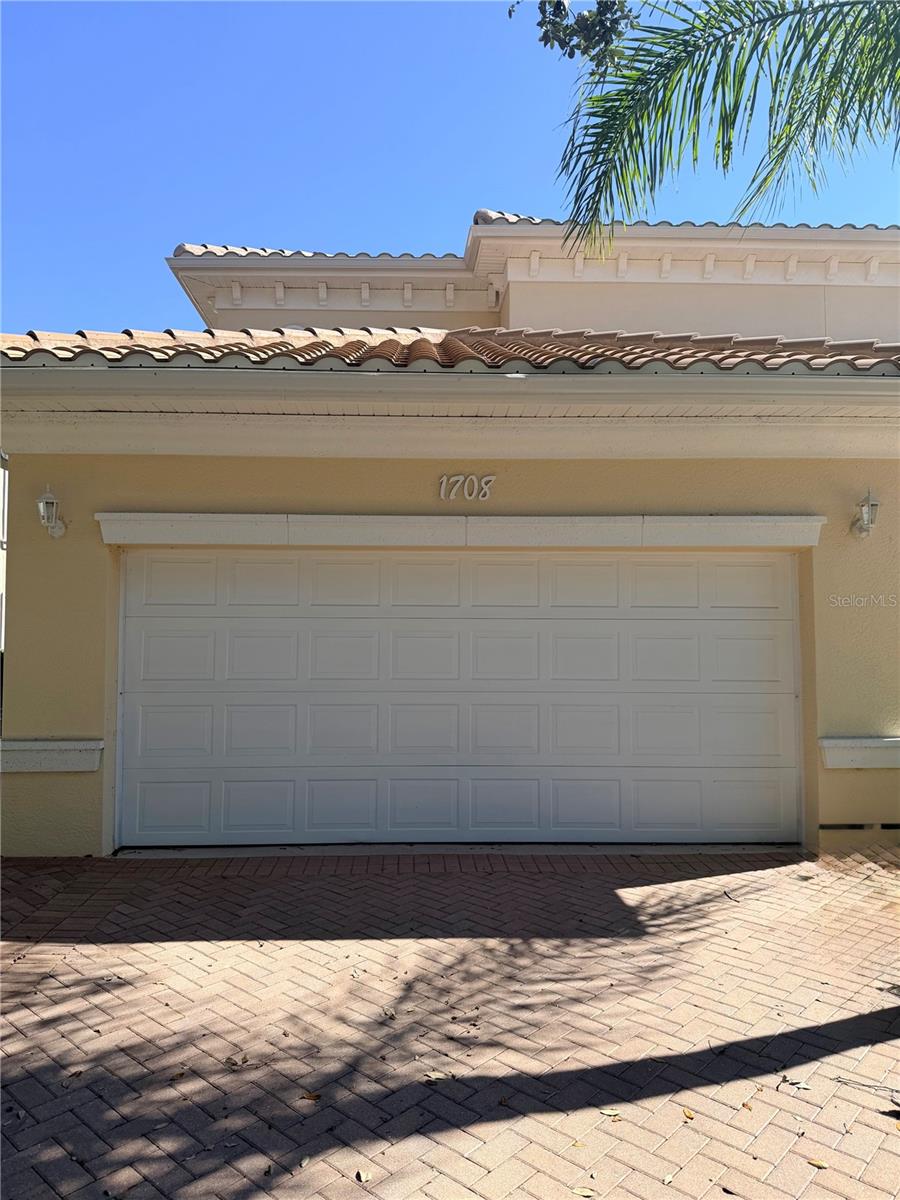 1708 TRIANO CIRCLE 1708