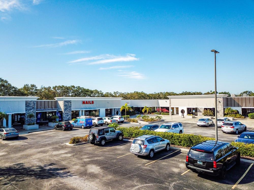 GRAND MANATEE - Commercial Lease
