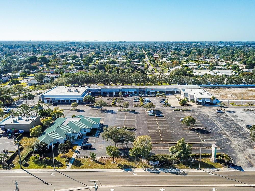 GRAND MANATEE - Commercial Lease