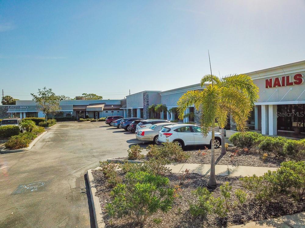 GRAND MANATEE - Commercial Lease