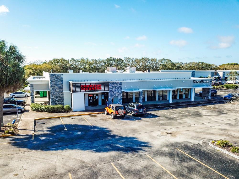 GRAND MANATEE - Commercial Lease