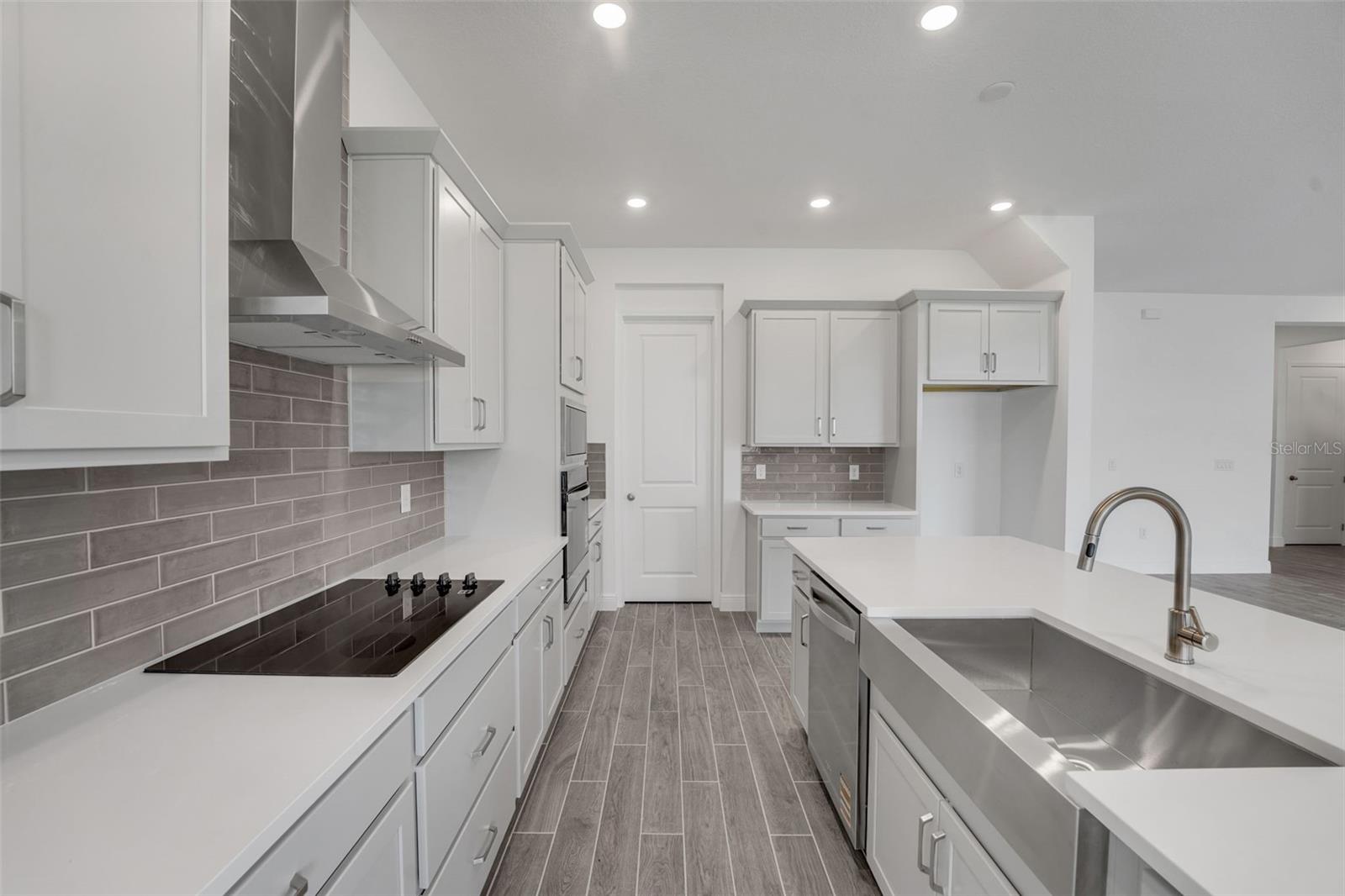 AVALON WOODS - Residential