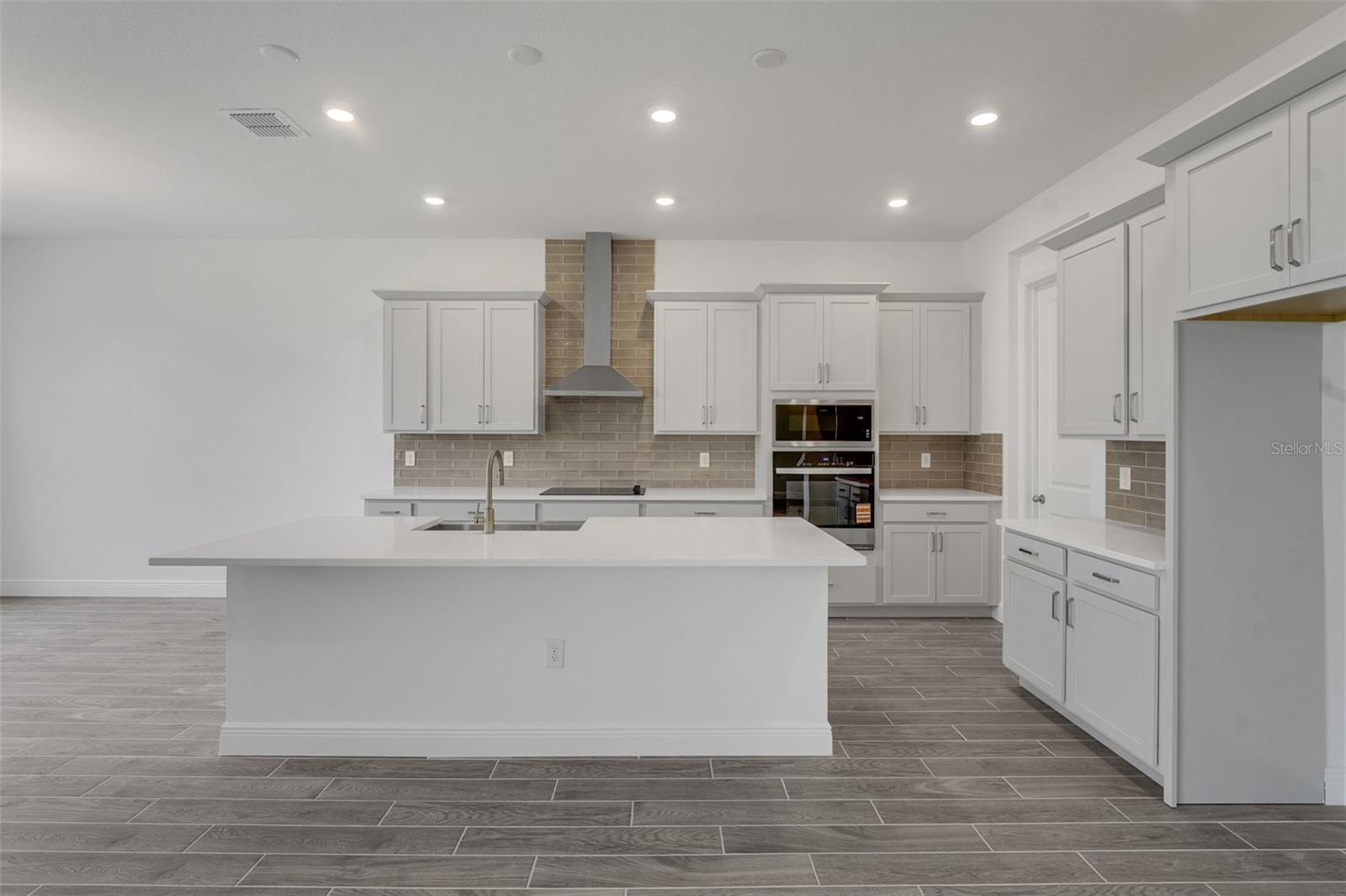 AVALON WOODS - Residential