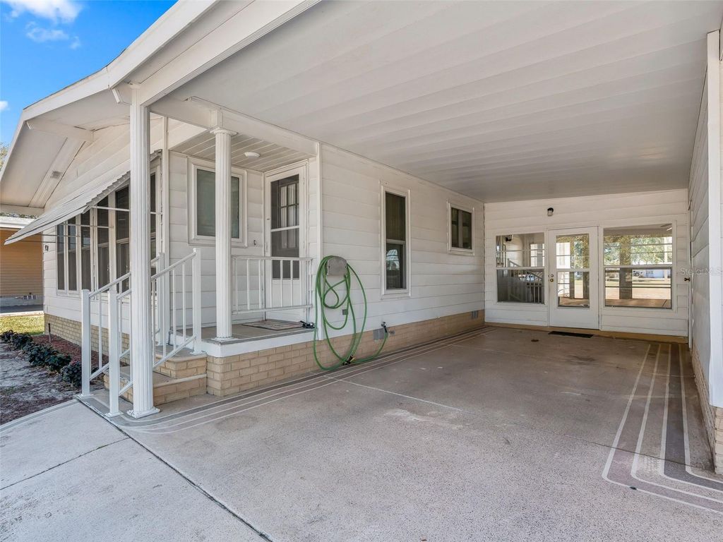 Photo of 920 Saint Andrews Boulevard, Lady Lake, FL 32159 (MLS # G5107702)