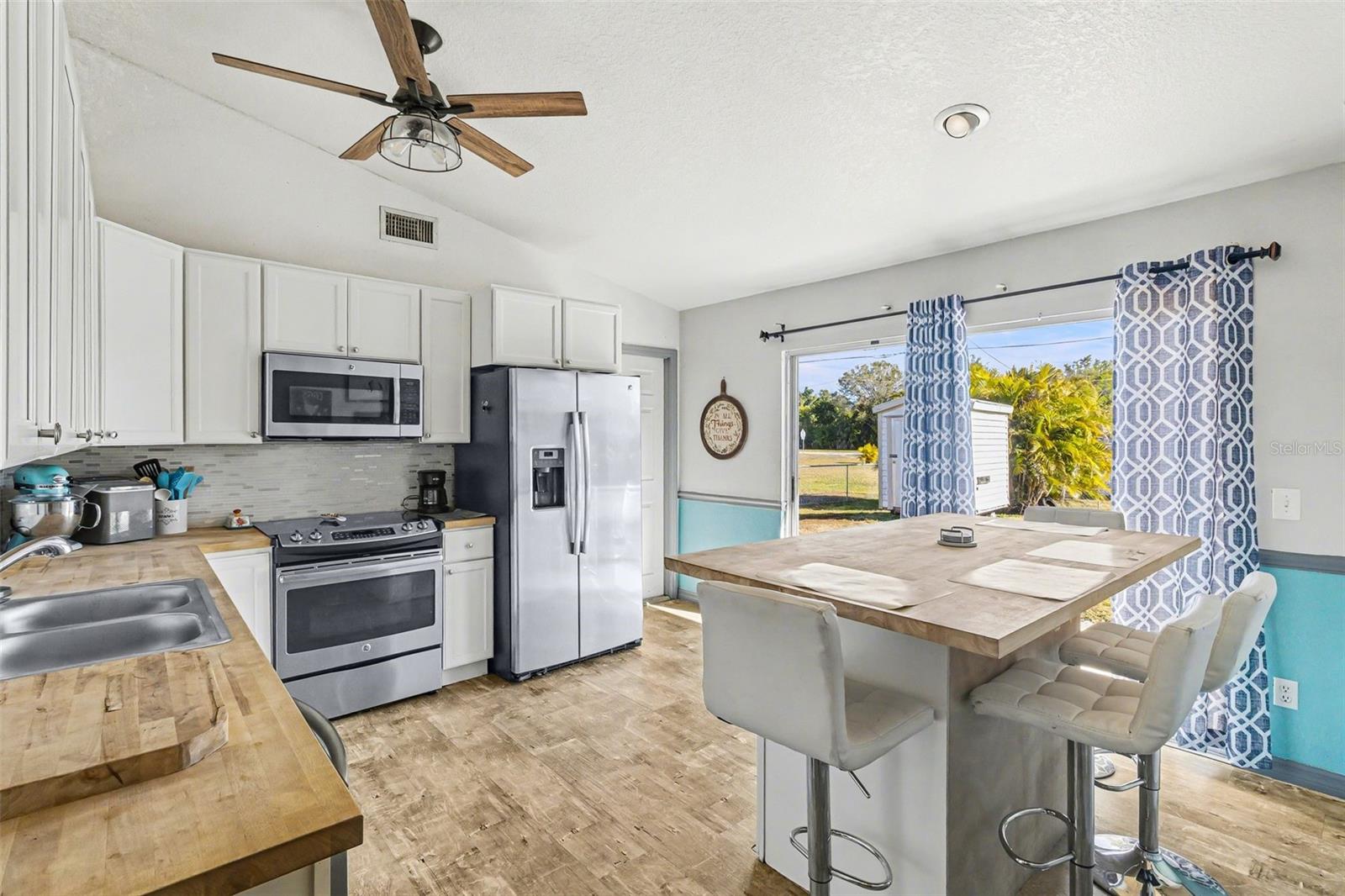 TEE & GREEN ESTATES - Residential