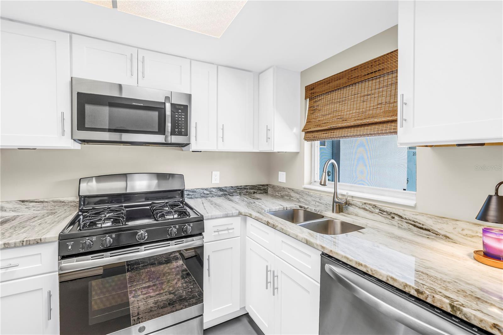 1868 SHORE DRIVE S 212