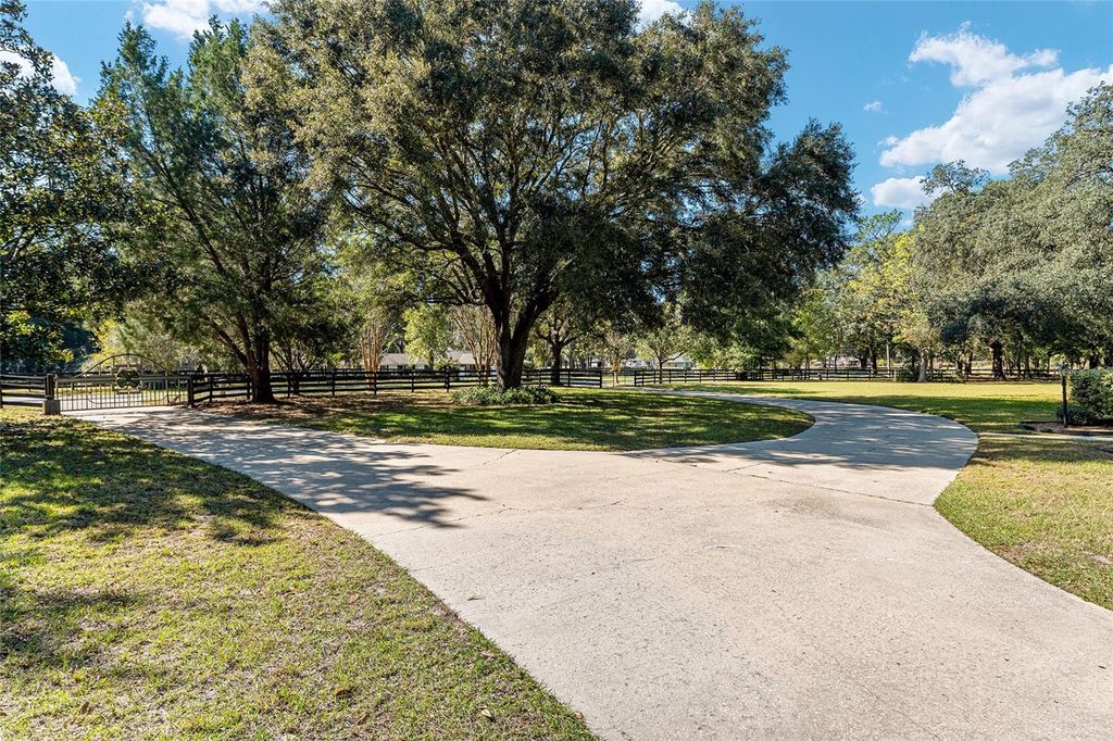 Photo of 7509 SW 93rd Street Road, Ocala, FL 34476 (MLS # OM713127)