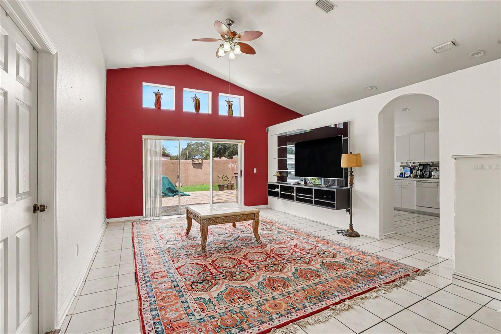 1102 VINETREE DRIVE