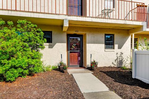 Photo of 4300 Baywood Boulevard #B102, Mount Dora, FL 32757 (MLS # G5109828)